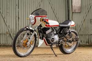 Yamaha R5 two-stroke café racer by Jets Forever