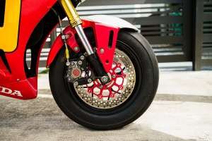 A Honda Grom street racer with a two-stroke moto, by Cohn Racers, USA