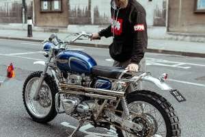 Kawasaki W650 desert sled by Dirty Dick's Motos