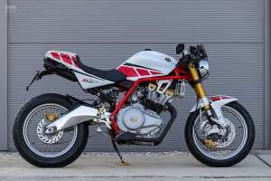 Custom Yamaha XS400 by Roman Juriš