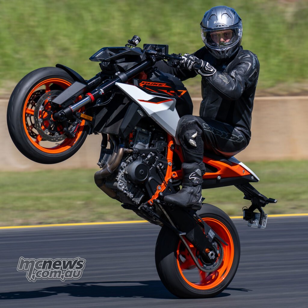 KTM 990 Duke R and 990 RCR back-to-back on circuit