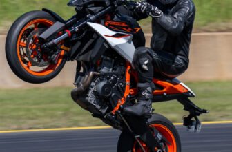 2026 KTM 990 Duke R vs KTM 990 RCR Review | Prices...