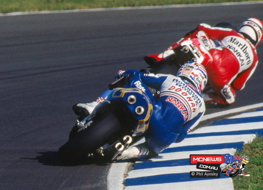 Wayne Rainey on a Yamaha YZR500 leads Mick Doohan on a Honda NSR500 at Eastern Creek.