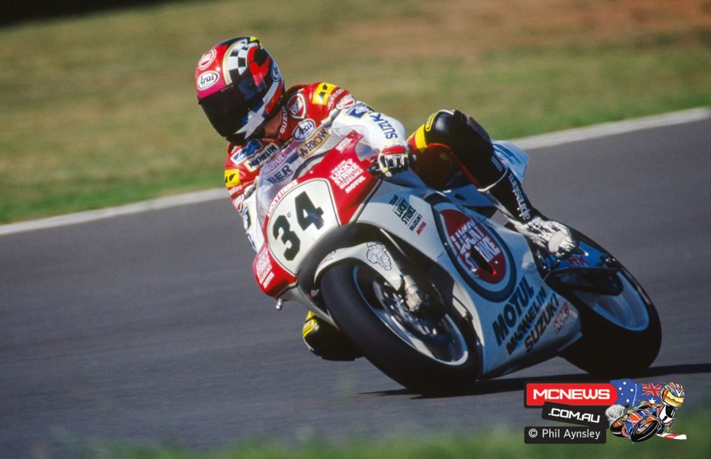 Kevin Schwantz riding the Suzuki RGV500 at the 1992 Australian Grand Pri